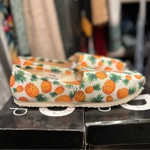 NWOT never worn RAAD shop pineapple shoes